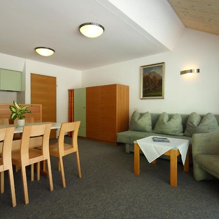 Ferienwohnungen Broser オーバーグールグル 部屋 写真