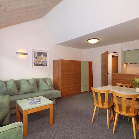 Ferienwohnungen Broser オーバーグールグル 部屋 写真