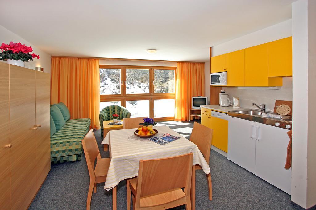 Ferienwohnungen Broser オーバーグールグル 部屋 写真