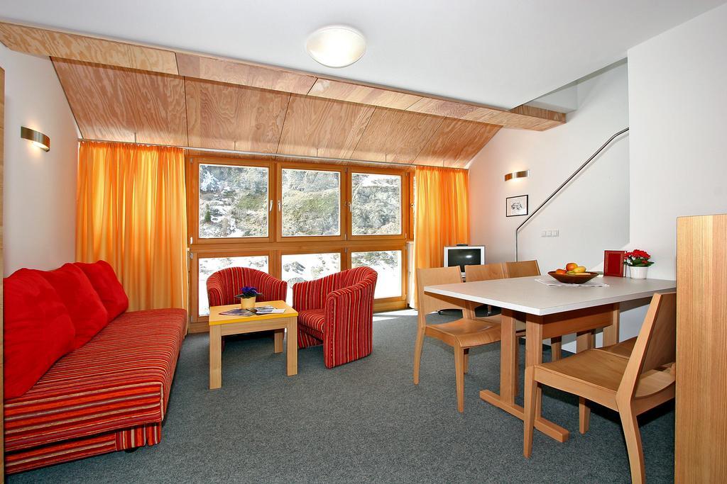 Ferienwohnungen Broser オーバーグールグル 部屋 写真