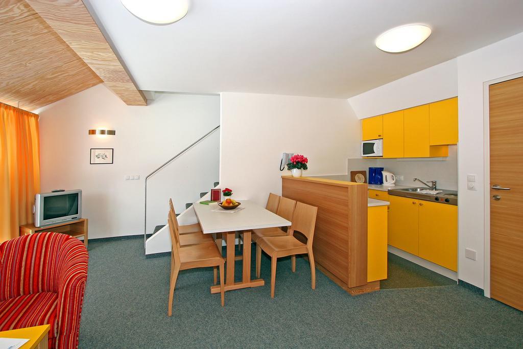 Ferienwohnungen Broser オーバーグールグル 部屋 写真